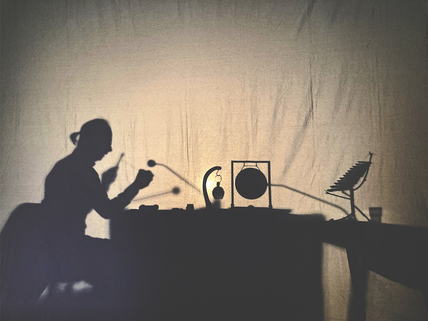 Silhouetten. Schnitt.